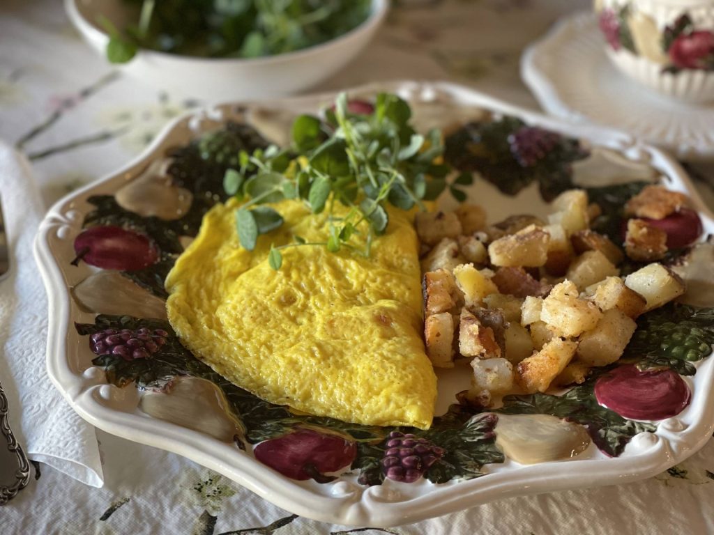 omelet and veggies