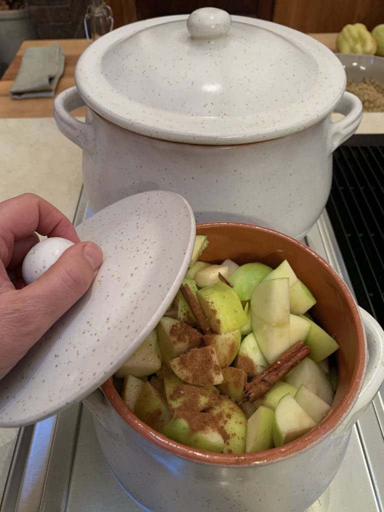 Country-style Chunky Cinnamon Applesauce