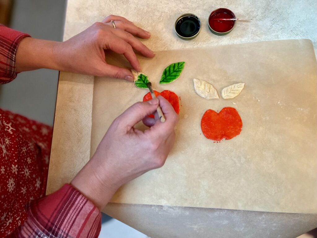 decorating apple pies