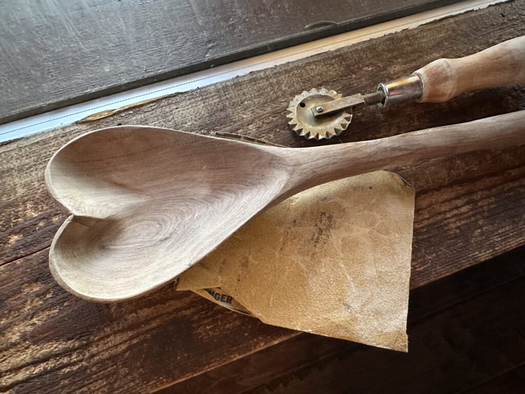 Sanded utensils
