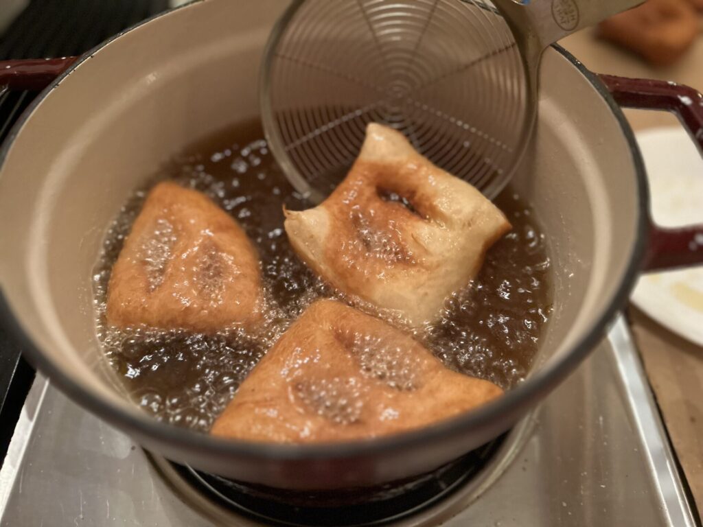 Frying Schlitz Kechla